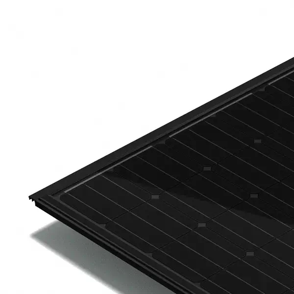 Das Bild zeigt eine Nahaufnahme eines schwarzen Solarpanels. Die Oberfläche besteht aus mehreren verbundenen Solarzellen in einem rechteckigen Rahmen.
